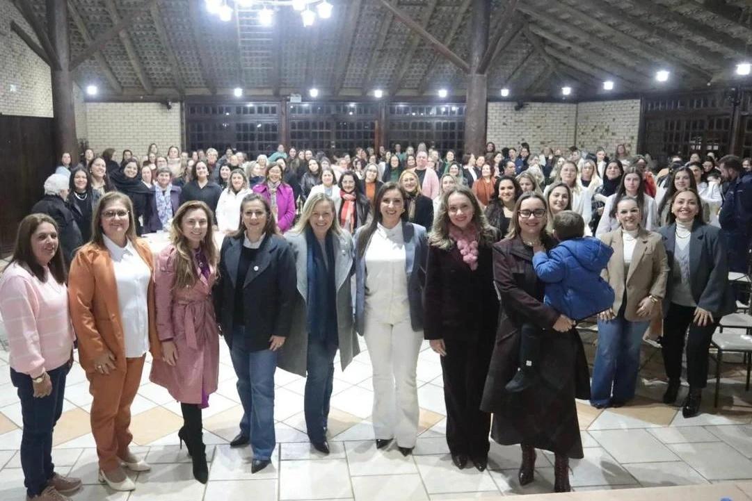 Amps realiza seu primeiro encontro, com a presença de quase 200 mulheres