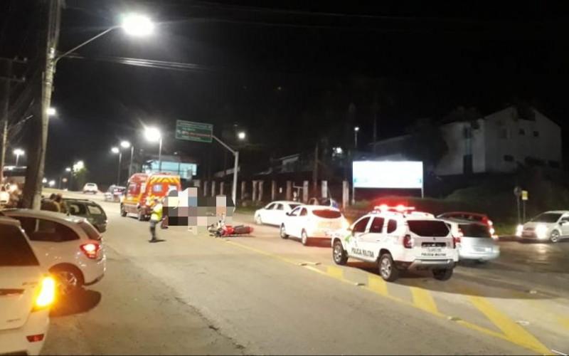Colisão entre carro e moto é registrada na Álvaro Catão, em Criciúma