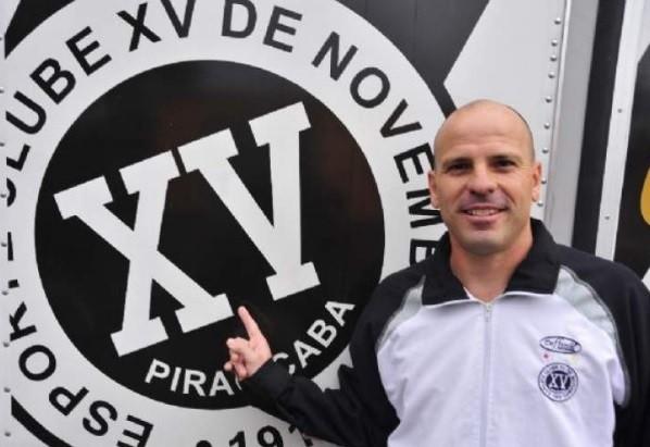 Cléber Gaúcho, ex-Tigre, levanta taça em São Paulo