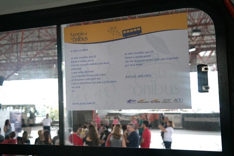 Concurso ‘A poesia vai de ônibus’ encerra inscrições  