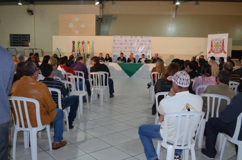 Projeto Câmara te Ouve reúne 100 pessoas no Rio Maina