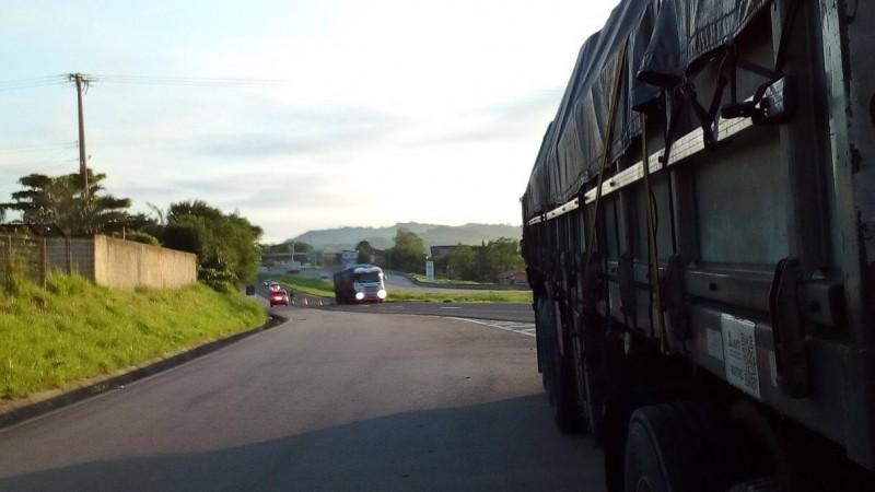 Motociclista morre após colisão na BR-101