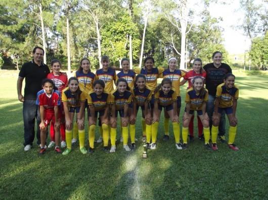 Meninas do Rogacionista conquistam fase municipal do Moleque Bom de Bola