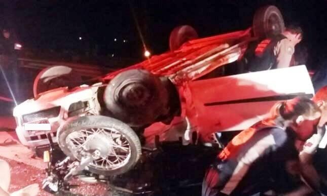 Capotamento seguido de atropelamento deixa cinco feridos na BR-101