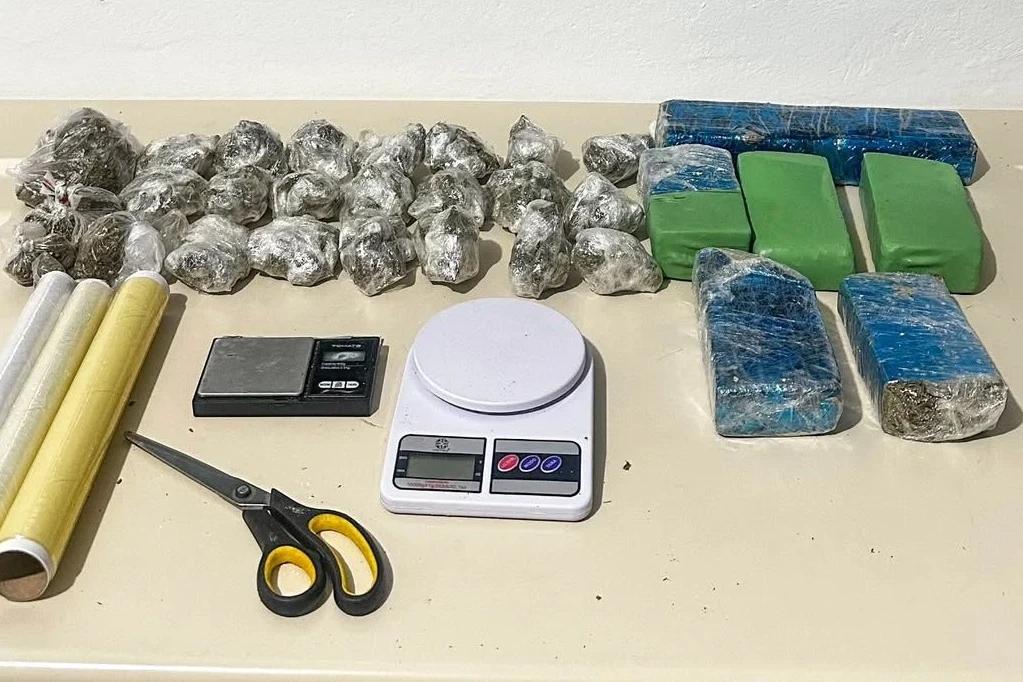 Vídeo e fotos: PM apreende mais de 3,5 quilos de drogas
