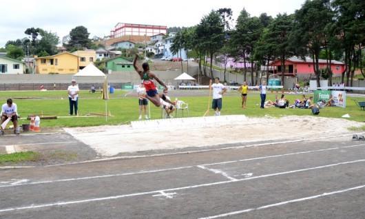 Jasc: Criciúma conquista ouro no salto em distância