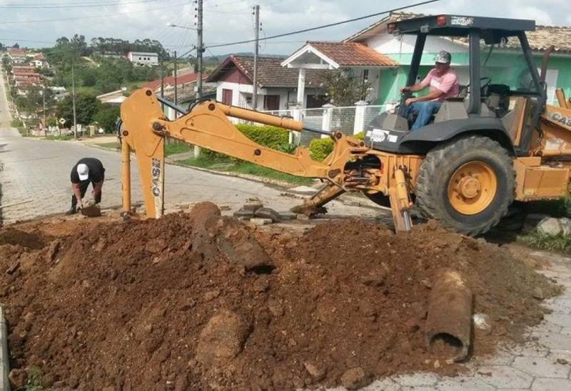 Secretaria de Obras segue com melhorias nos bairros de Içara