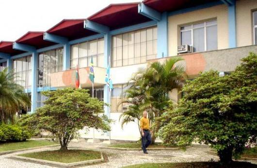 Ação trabalhista bloqueia R$ 118 mil da prefeitura de Içara