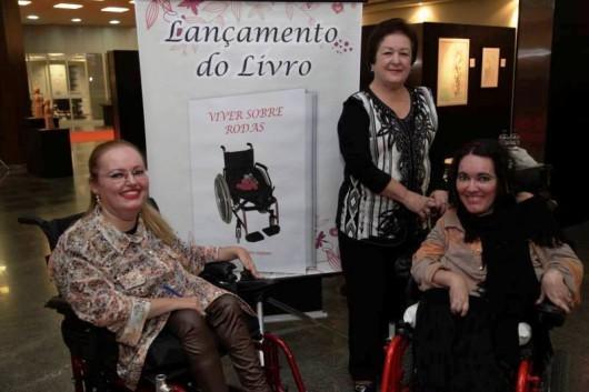 Livro Viver sobre Rodas é lançado na Biblioteca Donatila Borba 