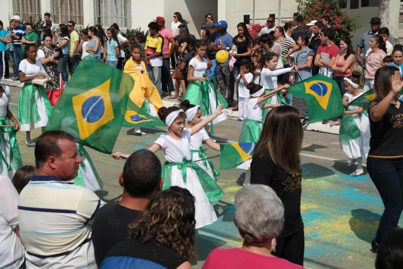 Mais de 30 atrações no desfile em Morro da Fumaça