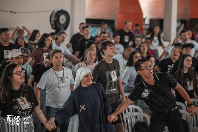 Vinde e Vede 2024 reúne jovens católicos no Santuário de Nossa Senhora do Caravaggio 