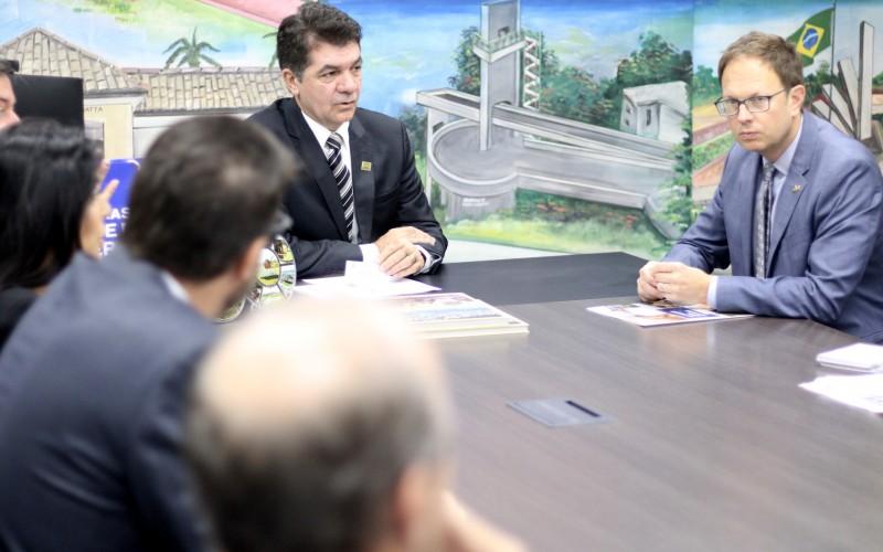 Governo de Criciúma recebe visita do cônsul-geral dos EUA em Porto Alegre