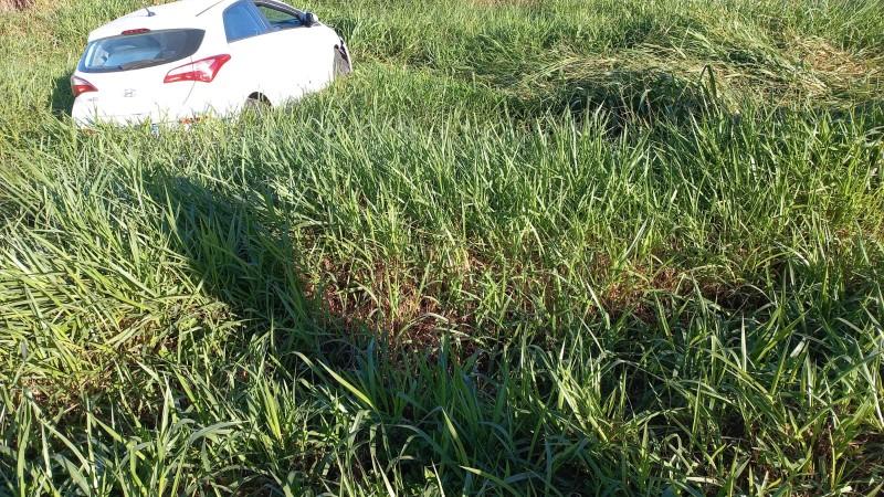 Criciúma: motorista perde o controle da direção e sai da pista na avenida Antônio Just