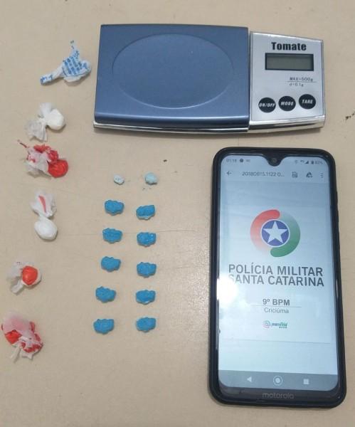 Em Criciúma, PM apreende porções de cocaína e 12 comprimidos de ecstasy