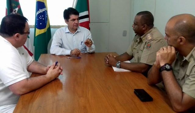 Prefeitura e PM se reúnem para discutir melhorias na segurança