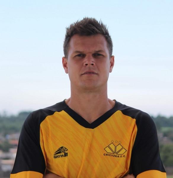Zagueiro Alemão é contratado pelo Tigre