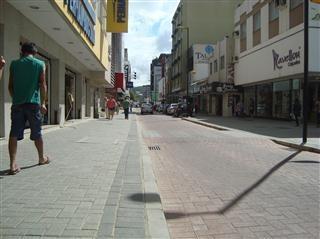 Comerciantes comemoram o shopping a céu aberto na Cel. Pedro Benedet 
