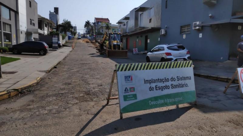 Casan intensifica obras de esgoto no bairro São Luiz