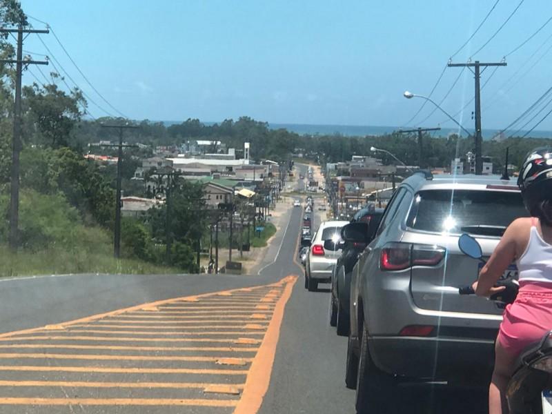 Trânsito é lento na SC-445 em direção ao Balneário Rincão