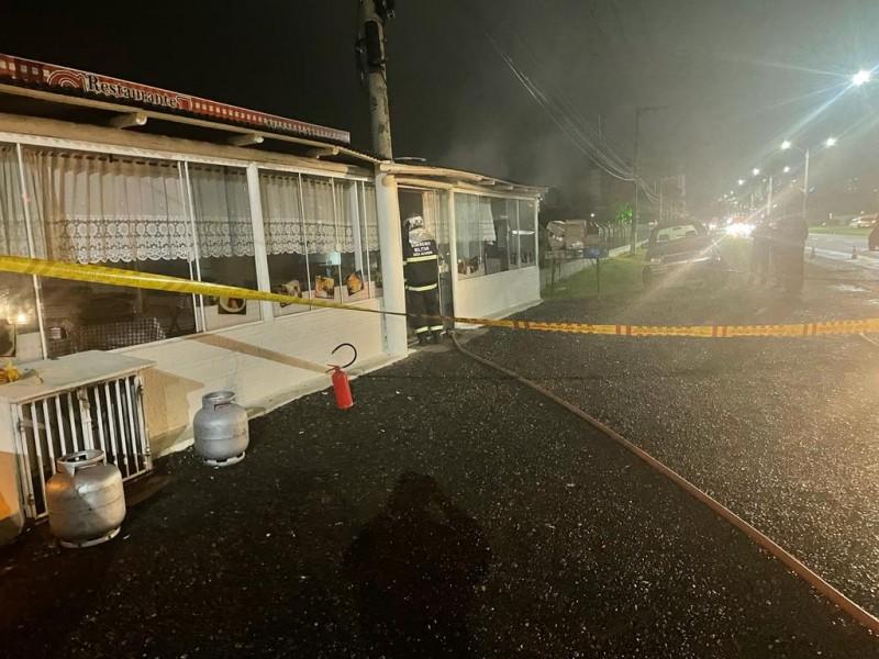 Princípio de incêndio é registrado em restaurante em Tubarão