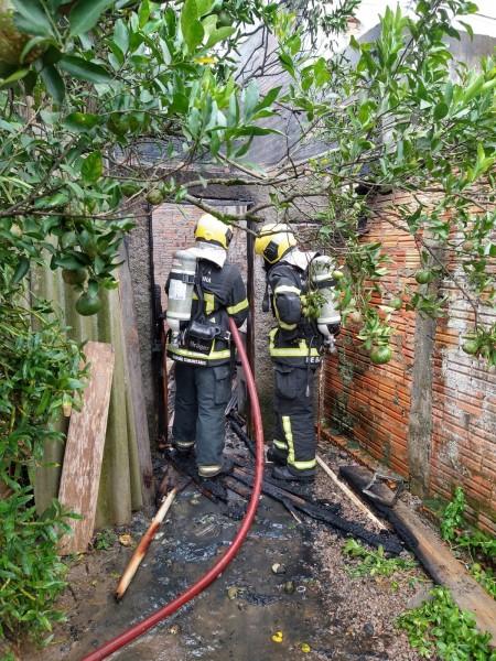 Incêndio destrói lavanderia no bairro Santa Luzia