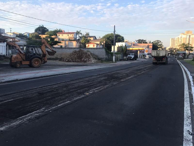 Obras na avenida Centenário em Criciúma exigem atenção de motoristas