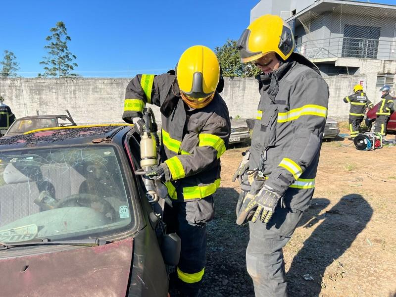 Corpo de Bombeiros realiza treinamento de Resgate Veicular 