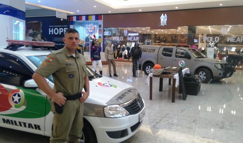 Nações Shopping com exposição em homenagem aos 181 da PM