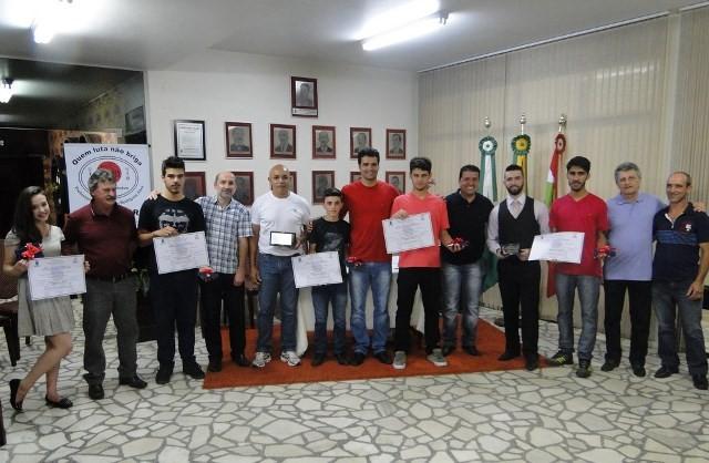 Campeões brasileiros de Karatê recebem homenagem