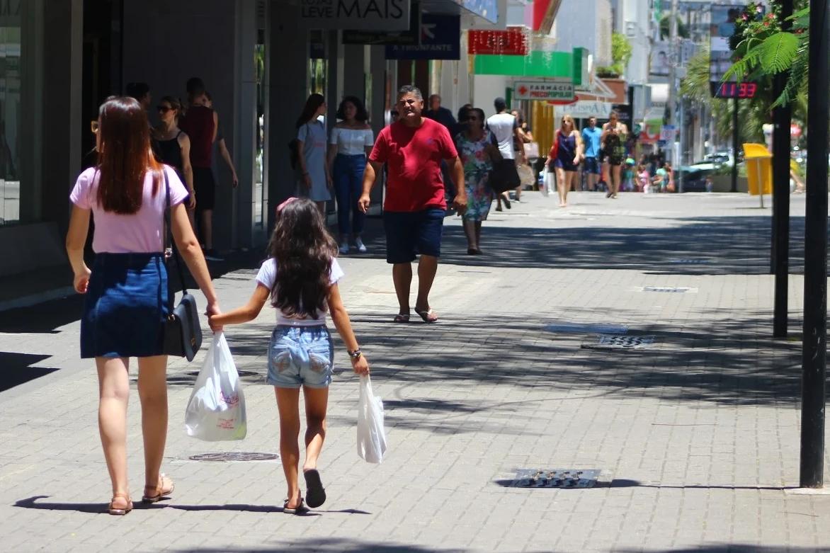 Dia das Mães 2025: criciumenses pretendem gastar mais nas compras de presentes