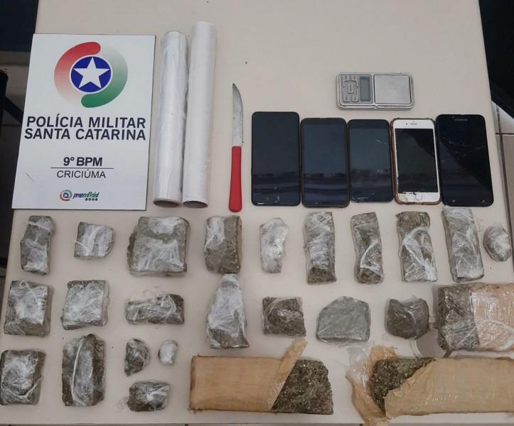 PM apreende quase dois quilos de maconha após abordagem