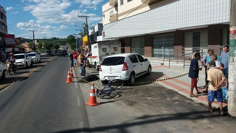 Ciclista morre após ser atropelado por caminhão