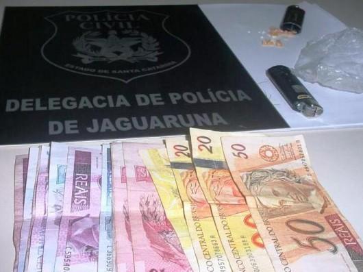 Dois traficantes são presos com crack em Jaguaruna
