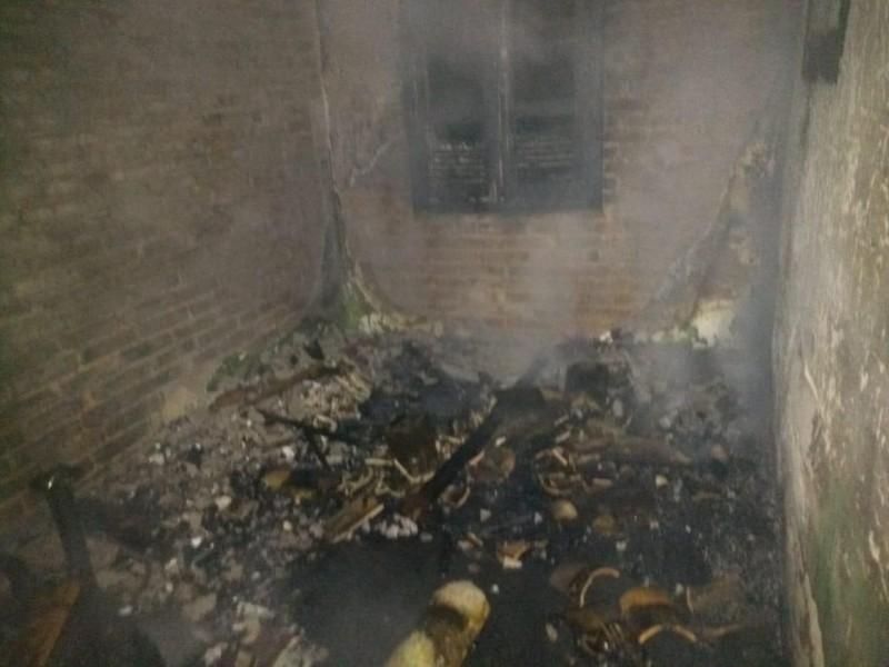 Residência é destruída por incêndio em Tubarão 
