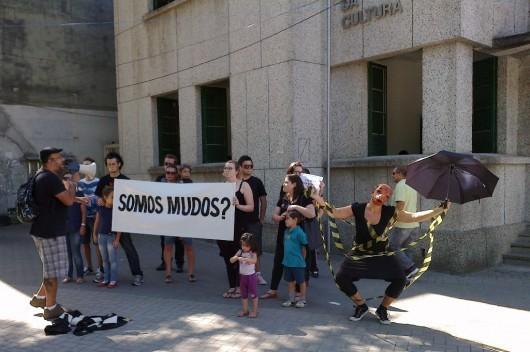 Artistas realizam protesto na Praça Nereu Ramos