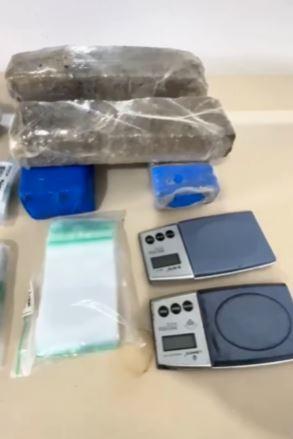 Após denúncias, homem é preso com drogas em Tubarão