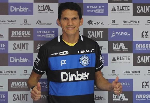 Na sua apresentação, Magno Alves afirma: “Não vim passear ou para brincar”