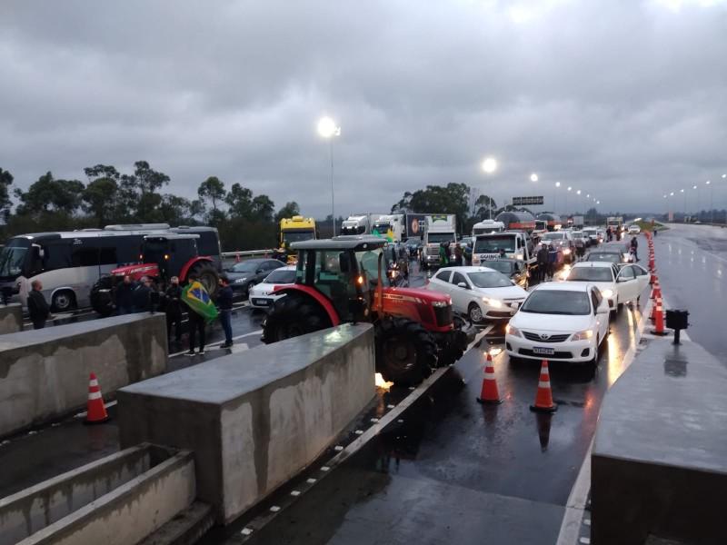 PRF atualiza sobre pontos de interdição na BR-101 em Santa Catarina 