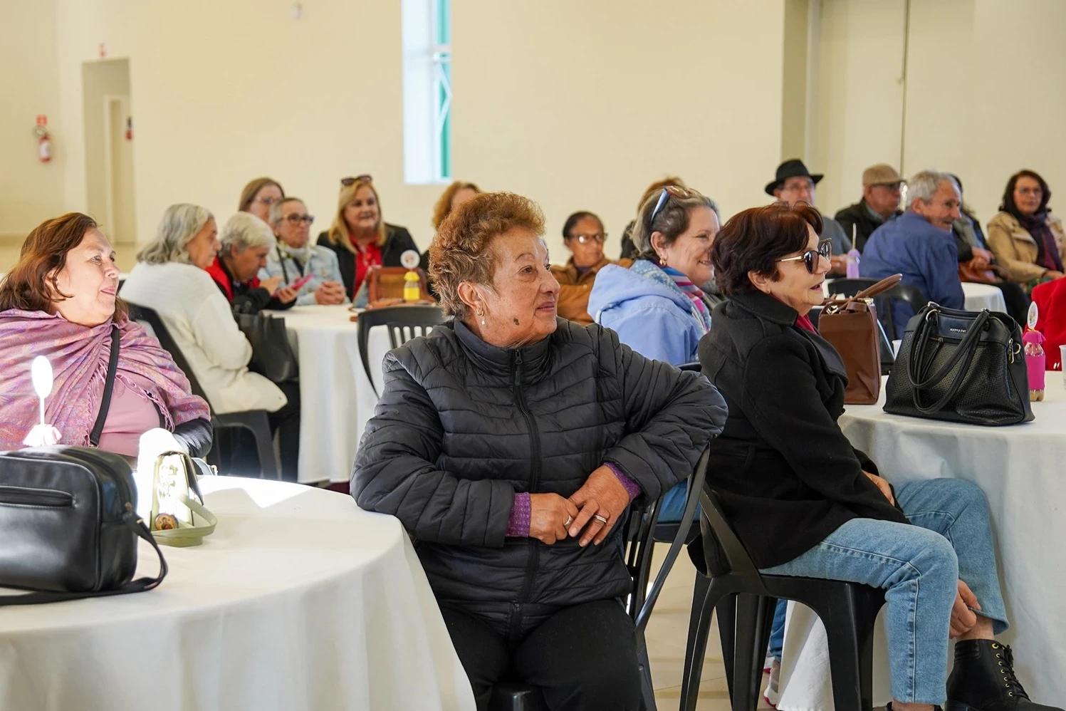 Gincana Centenário: idosos celebram encerramento da gincana de arrecadação com recorde de alimentos