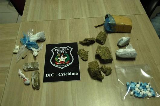 Dupla é presa em flagrante ao fazer entrega de droga na área central de Criciúma