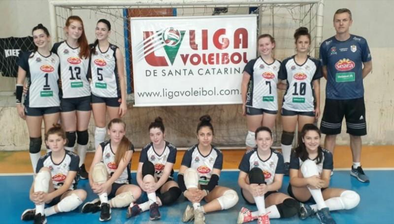 Vôlei Feminino da APAV/Forquilhinha disputa final da Categoria Sub 15 em Orleans