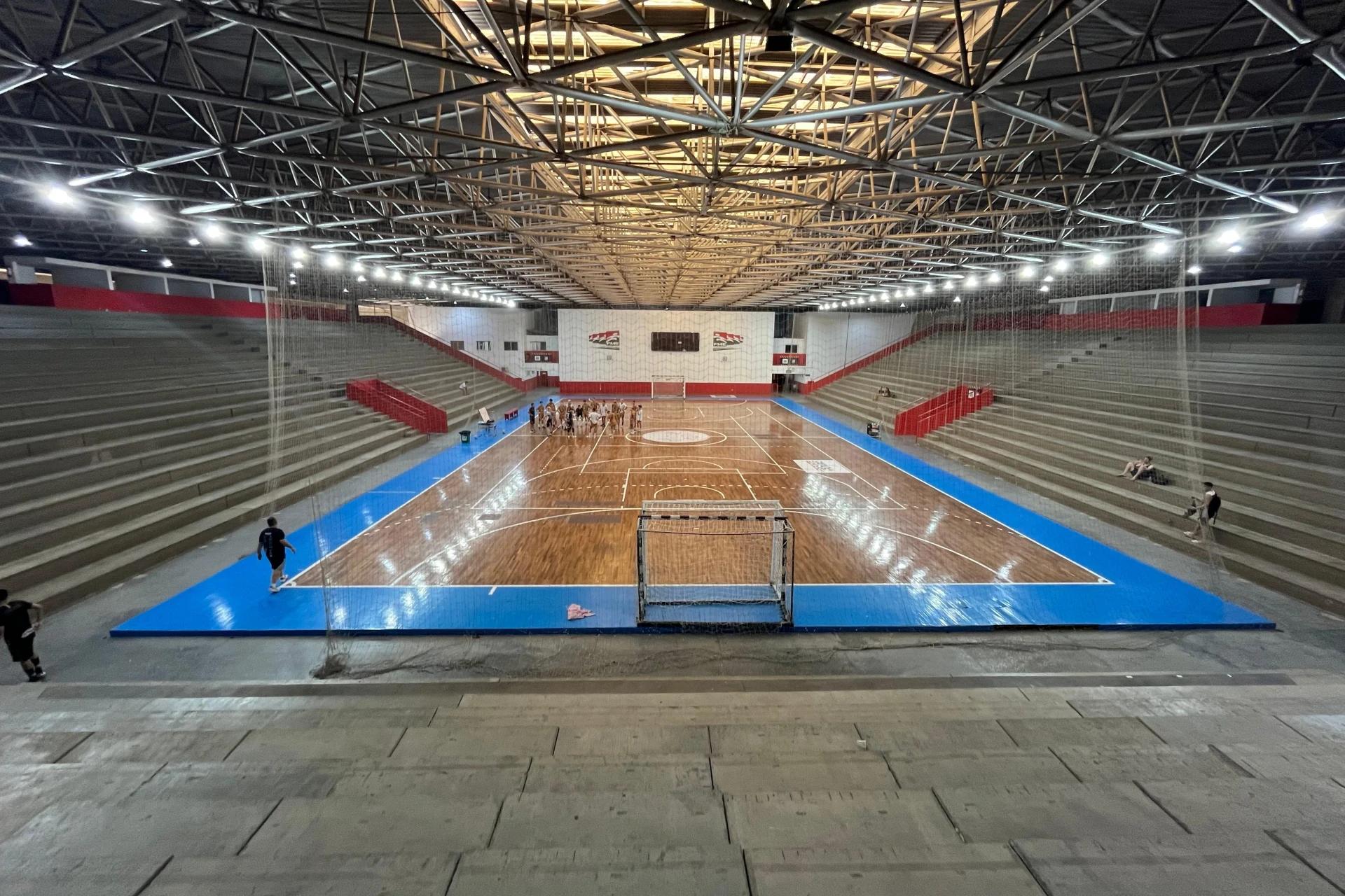 Reforma em telhado de ginásio provoca goteiras e jogo do Criciúma Futsal é cancelado