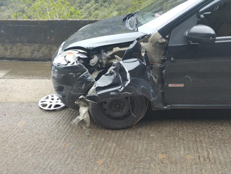 Carros colidem na Serra do Rio do Rastro