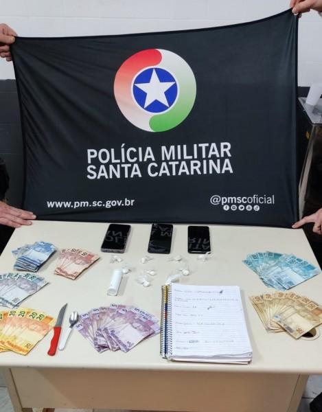 Polícia Militar apreende porções de cocaína em bar de Nova Veneza 