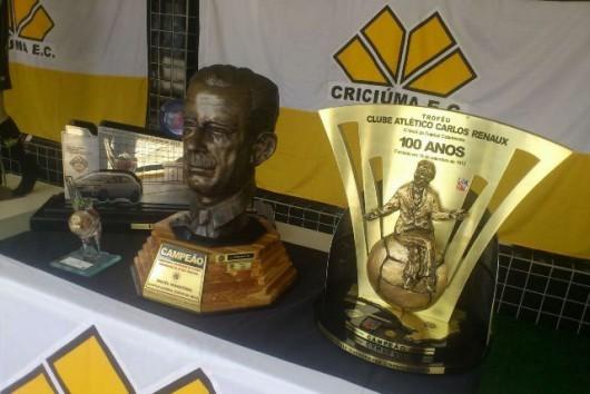 Troféus do Estadual em exposição 