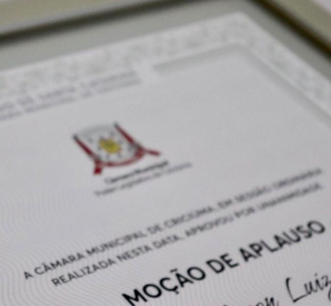Policiais militares e Associação Amor à Vida recebem reconhecimento do Legislativo