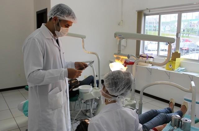 Cesc Ingá realiza triagem para extração de dente do siso e colocação de aparelho