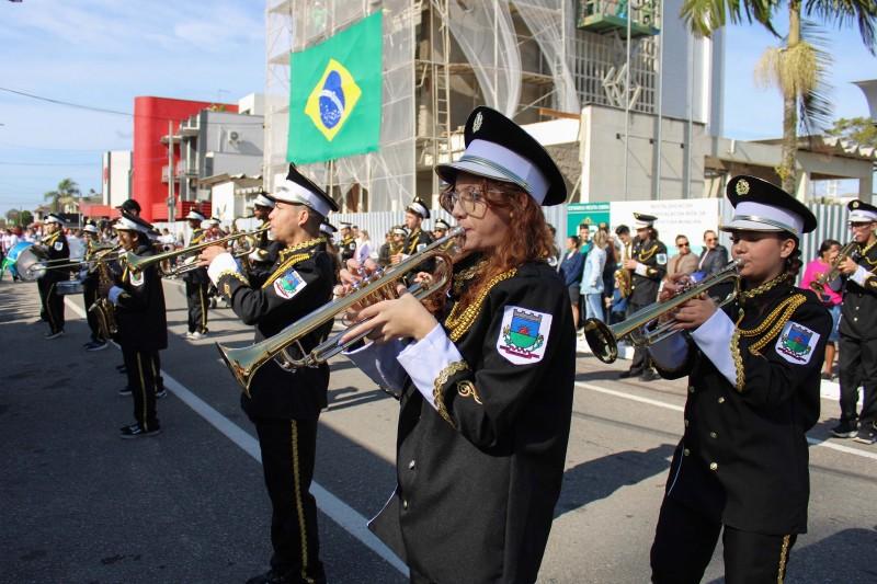 Moradores de Morro da Fumaça prestigiam Desfile Cívico de 7 de Setembro