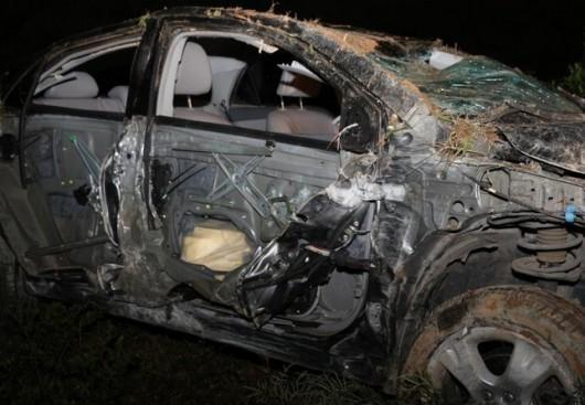 Carro capota na SC-390 e motorista de 19 anos tem ferimentos leves