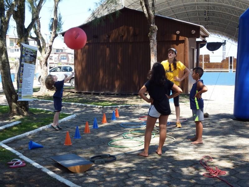Atividades recreativas e de lazer atraem crianças, jovens e adultos